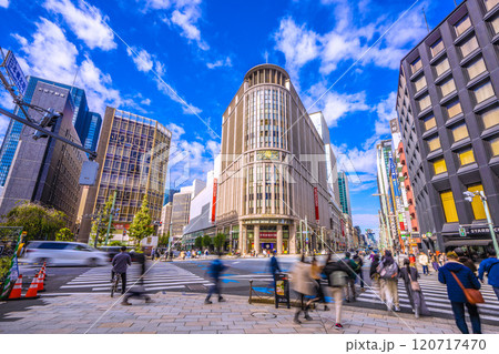 日本の東京都市景観「三越前駅」前。日本橋三越や日本橋北詰などを望む=11月9日 日本の東京都市景観「三越前駅」前。日本橋三越や日本橋北詰などを望む=11月9日 120717470