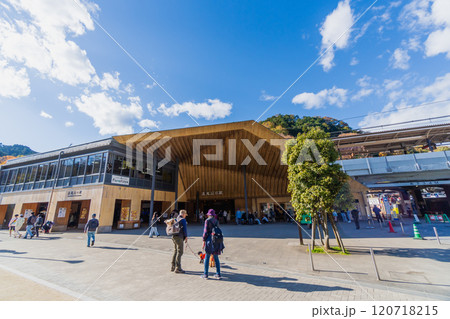 秋の京王高尾山口駅 120718215