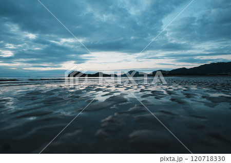 夕暮れの父母ヶ浜 120718330