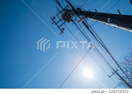 電線と青空 120718353