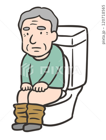 トイレに座って排泄をする高齢者の男性 120718565
