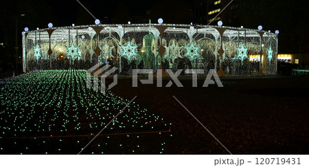 さっぽろホワイトイルミネーション(観光客あり) さっぽろホワイトイルミネーション(観光客あり) 120719431