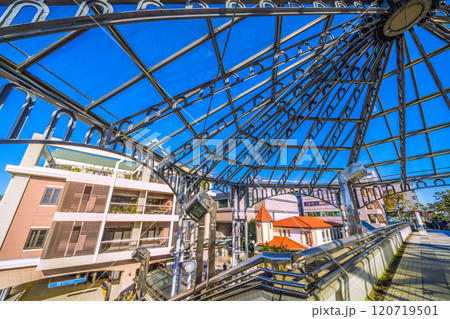 日本の横浜都市景観 横浜市営地下鉄 中川駅(副名称・東京都市大横浜キャンパス前)などを望む 日本の横浜都市景観 横浜市営地下鉄 中川駅(副名称・東京都市大横浜キャンパス前)などを望む 120719501