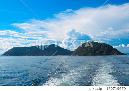 航跡波と佐柳島 航跡波と佐柳島 120719679