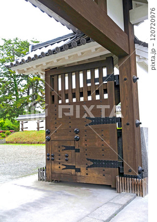 小田原城の馬出門の内冠木門【神奈川県小田原市】 120720976