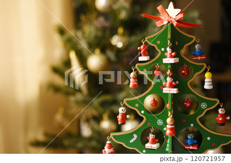 クリスマスツリー 120721957