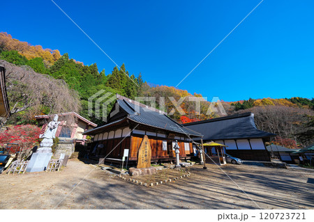 日川渓谷、栖雲寺の境内 120723721