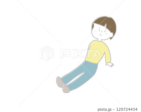 のんびり座っている女性 120724434