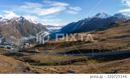 ローテンボーデンからリッフェルベルグへのトレッキング　マッター谷の絶景　スイス　ツェルマット 120725144