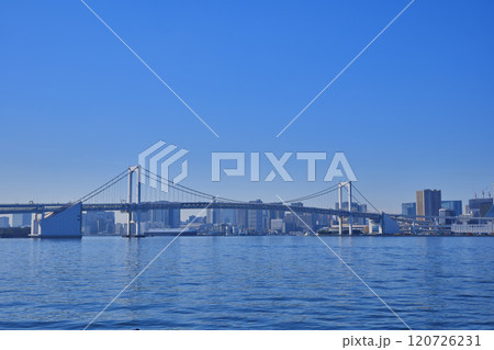 豊洲市場南端から眺めたレインボーブリッジ 120726231