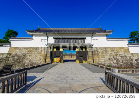 二条城のメインエントランス 東大手門（京都府京都市） 120726859