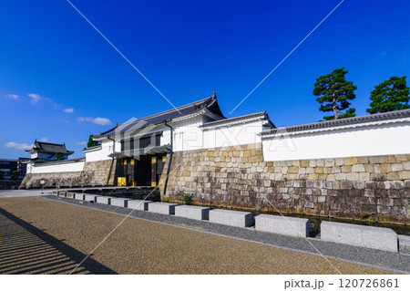 二条城のメインエントランス 東大手門(京都府京都市) 二条城のメインエントランス 東大手門(京都府京都市) 120726861