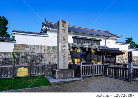 二条城のメインエントランス 東大手門（京都府京都市） 120726897