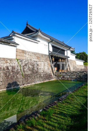 二条城のメインエントランス 東大手門(京都府京都市) 二条城のメインエントランス 東大手門(京都府京都市) 120726927