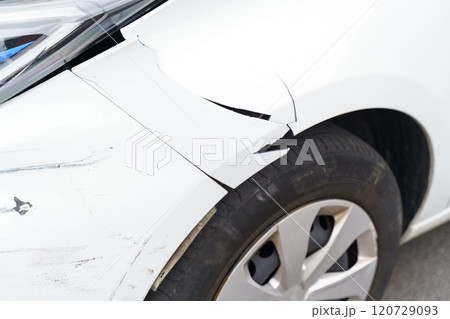 Damaged front left fender of a passenger car close-up. 120729093