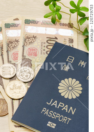 日本のパスポートとお金 日本のパスポートとお金 120729783