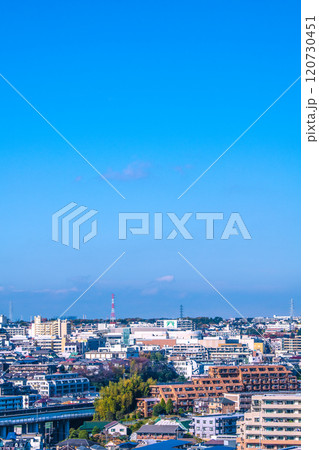 日本の横浜都市景観　たまプラーザ駅などを望む＝令和6年11月27日 120730451