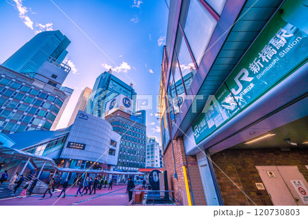 日本の東京都市景観 早朝。新橋駅やゆりかもめの新橋駅、汐留のビル群などを望む=9日、8時過ぎ 日本の東京都市景観 早朝。新橋駅やゆりかもめの新橋駅、汐留のビル群などを望む=9日、8時過ぎ 120730803