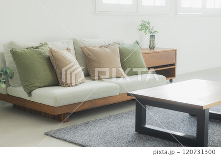 ソファのあるリビング 120731300