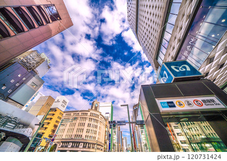 日本の東京都市景観 再開発、銀座各所で続々…三愛ドリームセンター解体工事（左）などを望む＝11月9日 120731424