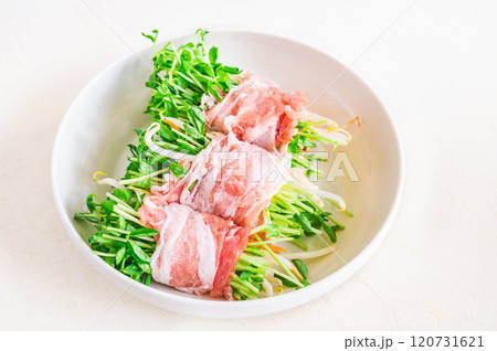 豆苗の豚肉巻き 120731621