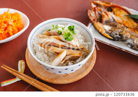 ホッケ焼きほぐしのせご飯 ホッケ焼きほぐしのせご飯 120731636