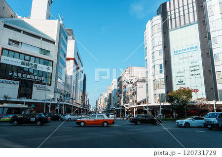 四条河原町交差点から見た風景 四条河原町交差点から見た風景 120731729