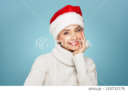 Beautiful woman in a white knitted sweater with gift box 120732176