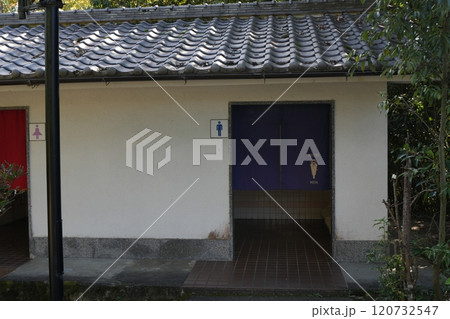 伊賀上野城公園の男子トイレ 伊賀上野城公園の男子トイレ 120732547
