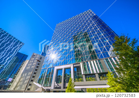 日本の東京都市景観 渋谷アクシュなどを望む、窓ガラスに渋谷クロスタワーが映る=25日 日本の東京都市景観 渋谷アクシュなどを望む、窓ガラスに渋谷クロスタワーが映る=25日 120732583