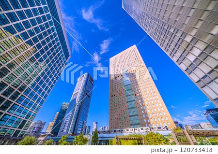日本の東京都市景観 朝の光。汐留のオフィスビル群などを望む。新たな時代へ、奥に麻布台ヒルズ＝9日 120733418
