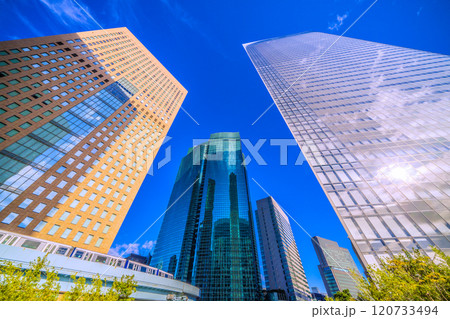 日本の東京都市景観 朝の光。汐留のオフィスビル群などを望む。新たな時代へ＝9日 120733494