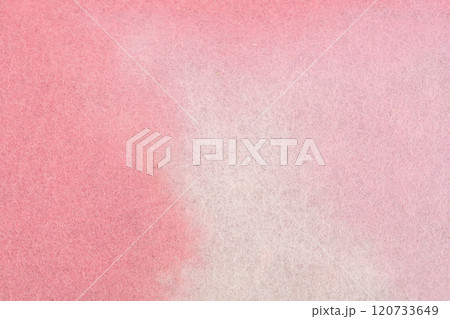抽象的なピンク色の水彩風な和紙の背景素材 120733649