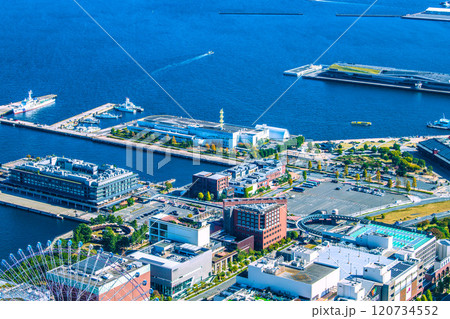 日本の横浜都市景観 海上保安庁 横浜海上防災基地などを望む 120734552