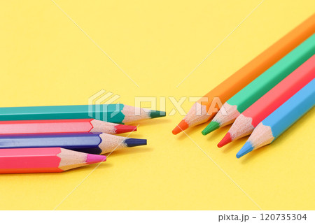 文房具, 色鉛筆, 鉛筆, 色えんぴつ, 文具, 描く, 紙, 絵, アート, 筆記用具, 教育 120735304