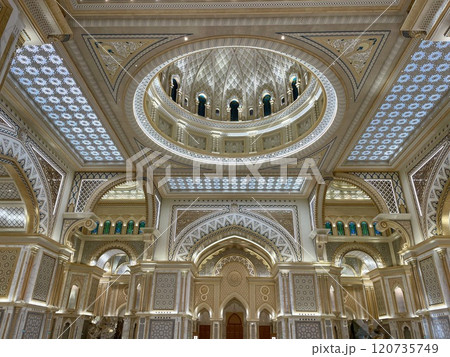 【アブダビ】カスール・アル・ワタンの豪華な内装 120735749