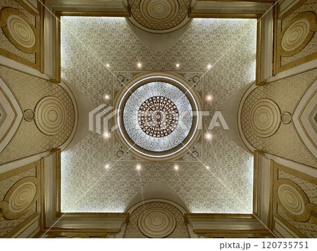 【アブダビ】カスール・アル・ワタンの豪華な内装 120735751