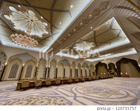 【アブダビ】カスール・アル・ワタンの豪華な宴会場 120735757