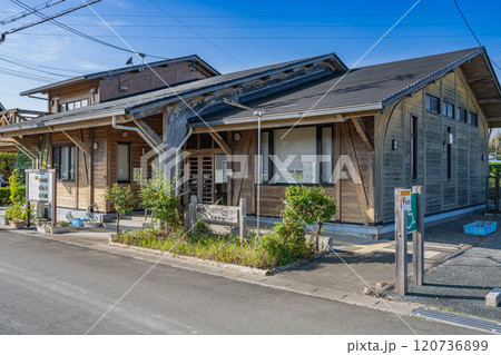 磐田市にある桶ヶ谷沼ビジターセンターの風景(静岡県) 磐田市にある桶ヶ谷沼ビジターセンターの風景(静岡県) 120736899