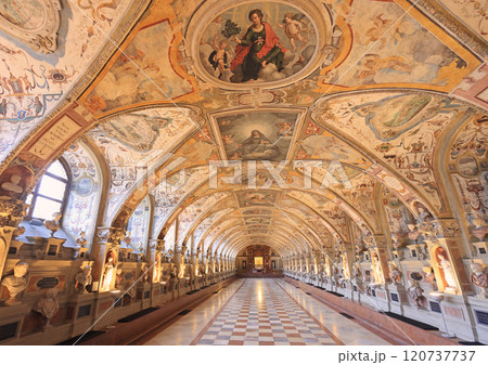 Beautiful intricate interior of the Antiquarium in Munich Residenz	 120737737