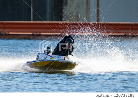 疾走するボートレース 120738199