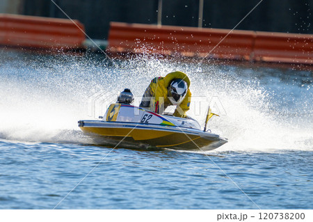 疾走するボートレース 120738200