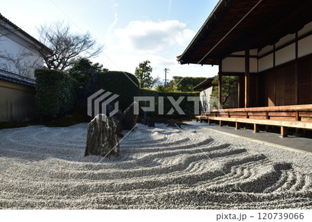 大徳寺塔頭　瑞峯院　独坐庭(京都市北区) 120739066