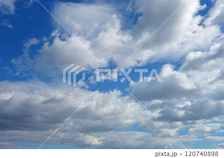 雲の多い空 雲の多い空 120740898