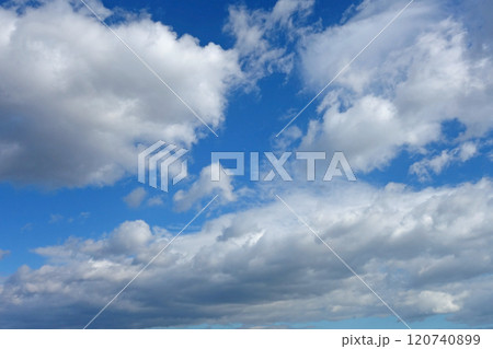 雲の多い空 雲の多い空 120740899