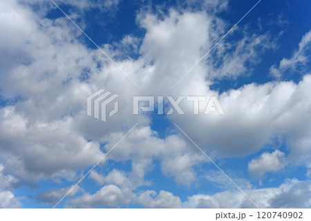 雲の多い空 雲の多い空 120740902