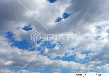 雲の多い空 雲の多い空 120740909