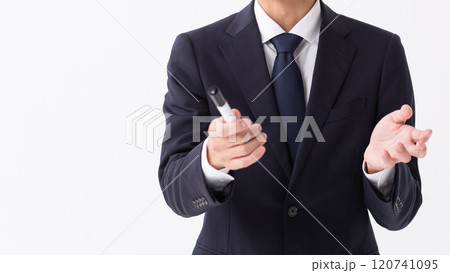 ホワイトボードの前で説明する人 (写真素材) ホワイトボードの前で説明する人 (写真素材) 120741095