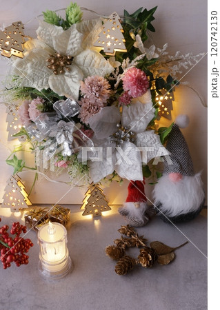 クリスマスイメージのアーティシャルフラワー クリスマスイメージのアーティシャルフラワー 120742130