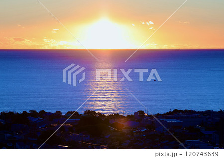 12月上旬　神峰の展望台からの朝日　茨城県 120743639